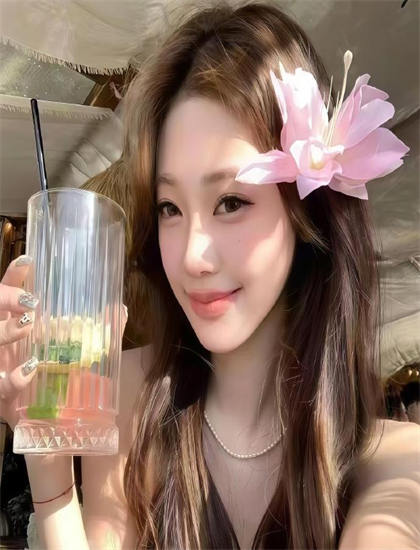 自拍神器是什么_男子偷偷上网被老婆抓个正着_爱宠大机密电影